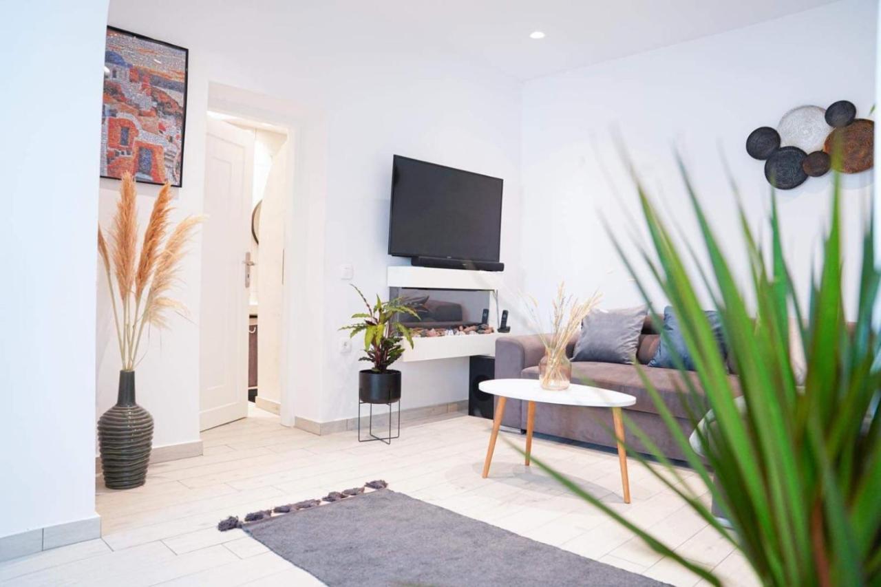 Sunstone Apartment Фіра Екстер'єр фото